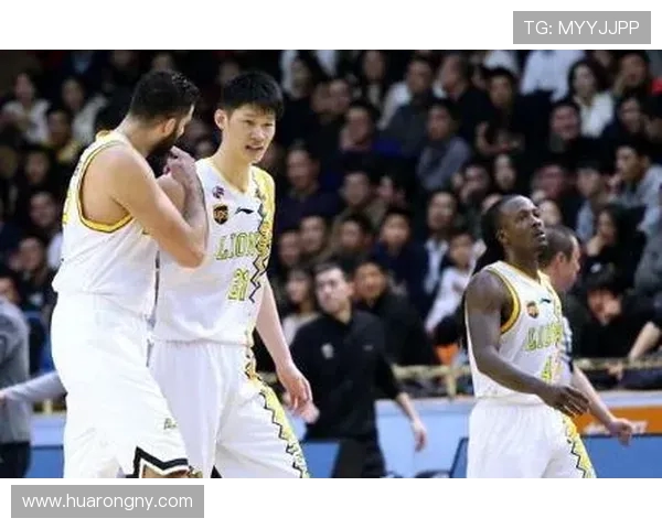 杭州篮球队在世锦赛积分榜上以77分稳居第一名展现强劲实力